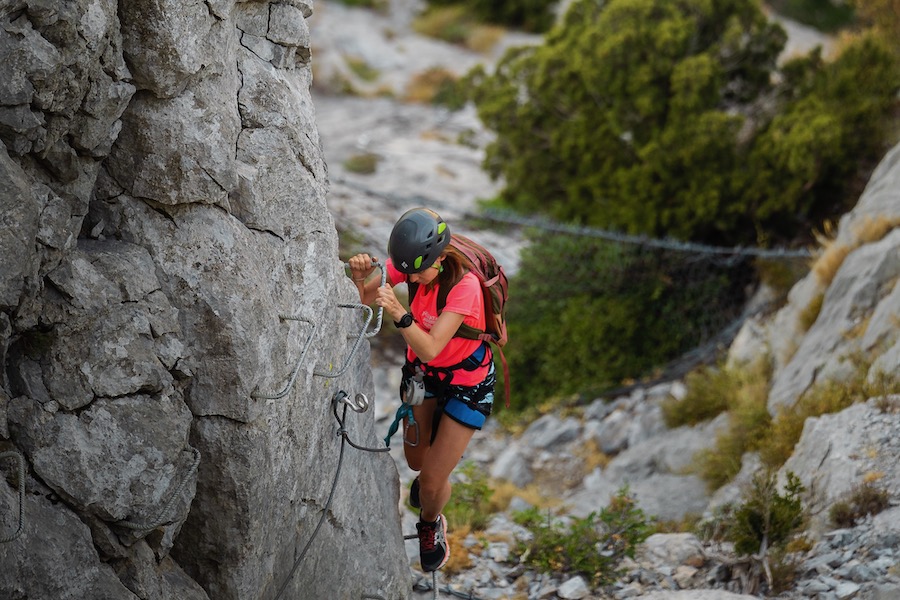 Escalader les sommets une expérience inoubliable de via ferrata dans les Pyrénées